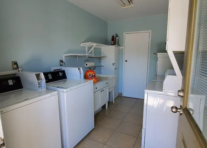 Сasa de vacaciones Mid Century Modern Near Old Town, Pool & Bbq