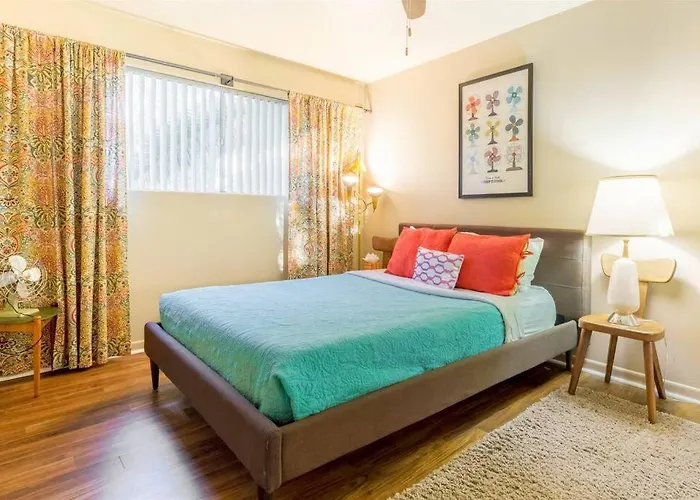 Mid Century Modern Near Old Town, Pool & Bbq