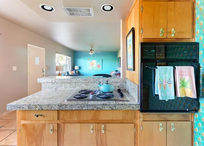 Mid Century Modern Near Old Town, Pool & Bbq *