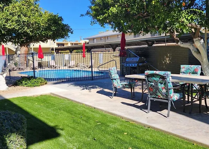 Mid Century Modern Near Old Town, Pool & Bbq Сasa de vacaciones