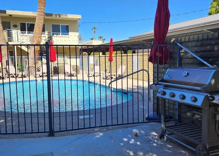 Mid Century Modern Near Old Town, Pool & Bbq Сasa de vacaciones *