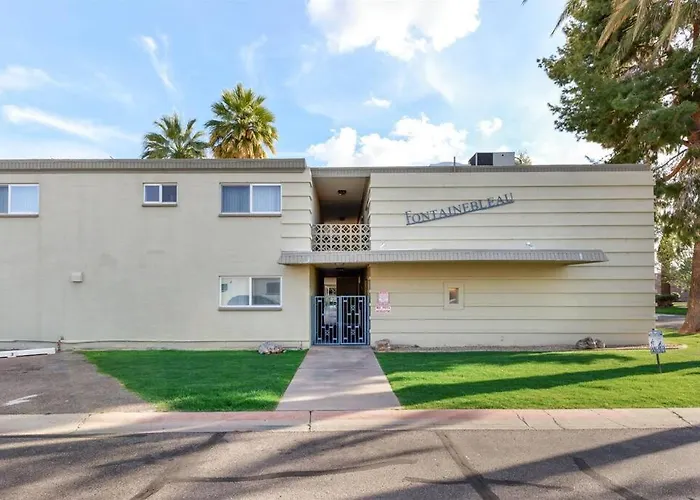 Сasa de vacaciones Mid Century Modern Near Old Town, Pool & Bbq *